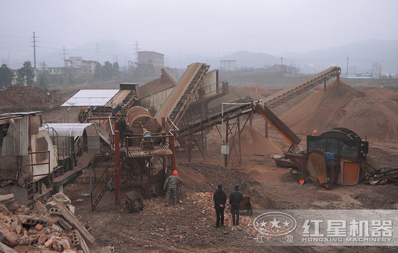 移动破处理建筑垃圾现场